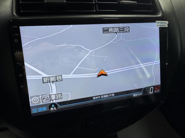 就是愛白車 ~ 大螢幕安卓機、胎壓監控、衛星導航、ISOFIX、車頂行李架、後座分離傾倒 !  第6張相片