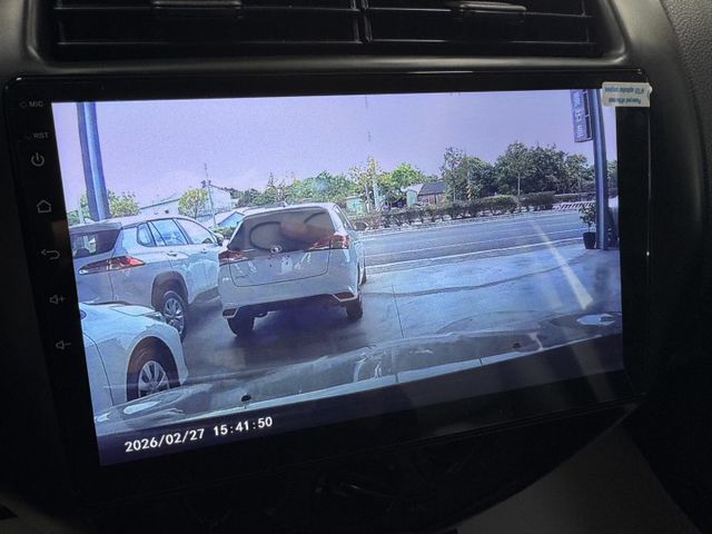 就是愛白車 ~ 大螢幕安卓機、胎壓監控、衛星導航、ISOFIX、車頂行李架、後座分離傾倒 !  第8張相片