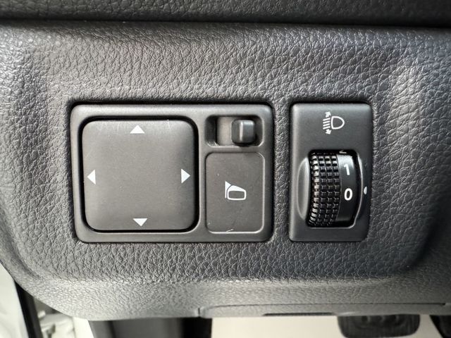 就是愛白車 ~ 大螢幕安卓機、胎壓監控、衛星導航、ISOFIX、車頂行李架、後座分離傾倒 !  第11張相片