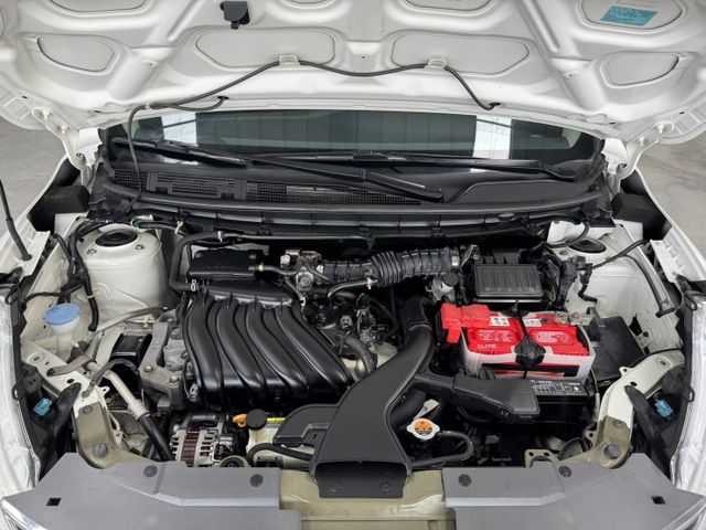 就是愛白車 ~ 大螢幕安卓機、胎壓監控、衛星導航、ISOFIX、車頂行李架、後座分離傾倒 !  第13張相片