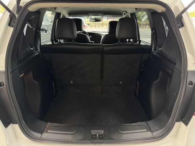 就是愛白車 ~ 大螢幕安卓機、胎壓監控、衛星導航、ISOFIX、車頂行李架、後座分離傾倒 !  第15張相片