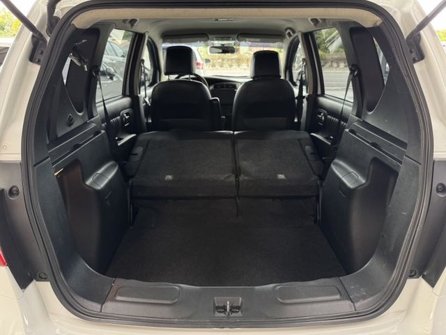 就是愛白車 ~ 大螢幕安卓機、胎壓監控、衛星導航、ISOFIX、車頂行李架、後座分離傾倒 !  第16張相片