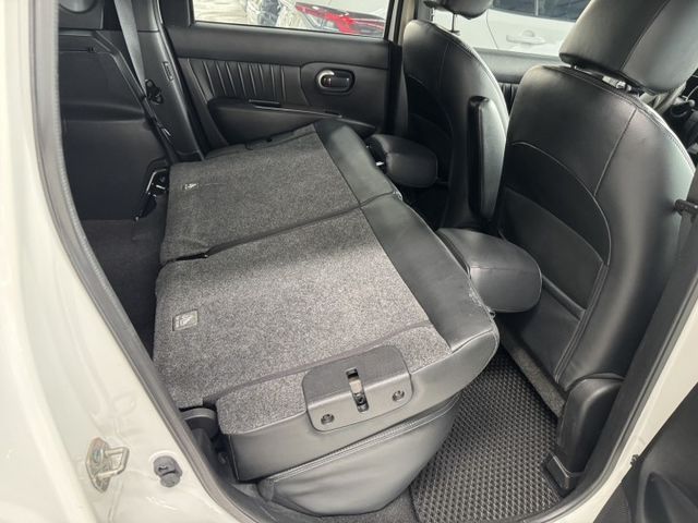 就是愛白車 ~ 大螢幕安卓機、胎壓監控、衛星導航、ISOFIX、車頂行李架、後座分離傾倒 !  第17張相片