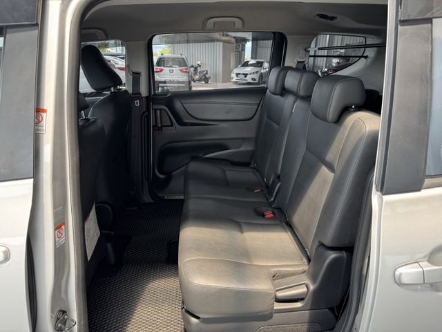 你沒看錯 ~ 我僅跑五萬多 ! I-KEY、車道偏離警示、自動緊急煞車、TCS防滑、胎壓監控、後座分離傾倒 !  第3張相片