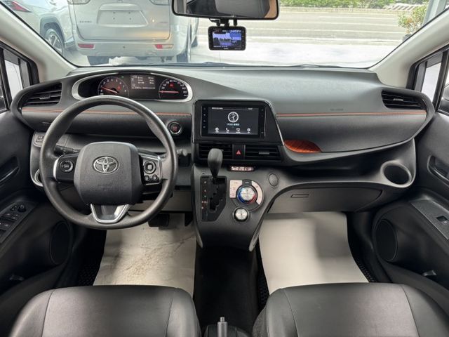 你沒看錯 ~ 我僅跑五萬多 ! I-KEY、車道偏離警示、自動緊急煞車、TCS防滑、胎壓監控、後座分離傾倒 !  第4張相片