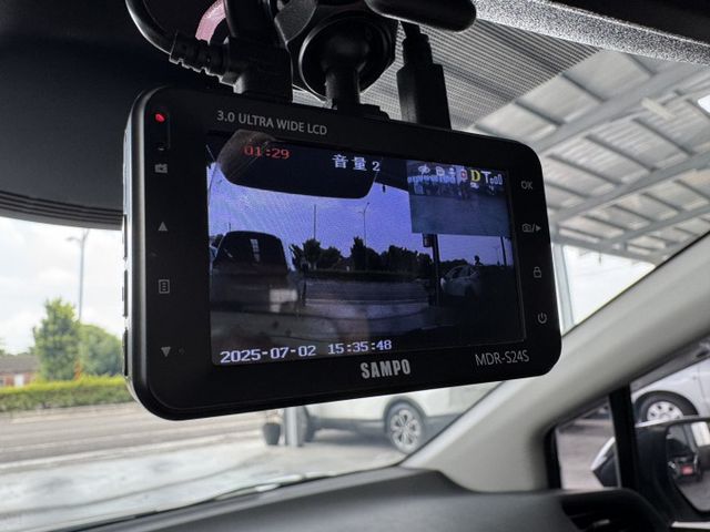 你沒看錯 ~ 我僅跑五萬多 ! I-KEY、車道偏離警示、自動緊急煞車、TCS防滑、胎壓監控、後座分離傾倒 !  第8張相片