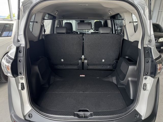 你沒看錯 ~ 我僅跑五萬多 ! I-KEY、車道偏離警示、自動緊急煞車、TCS防滑、胎壓監控、後座分離傾倒 !  第14張相片