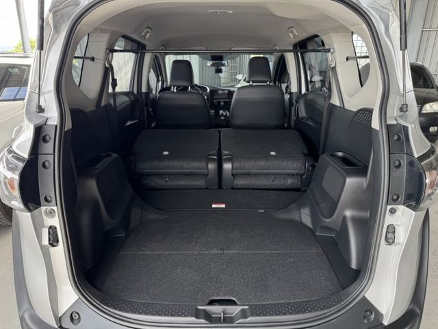 你沒看錯 ~ 我僅跑五萬多 ! I-KEY、車道偏離警示、自動緊急煞車、TCS防滑、胎壓監控、後座分離傾倒 !  第15張相片