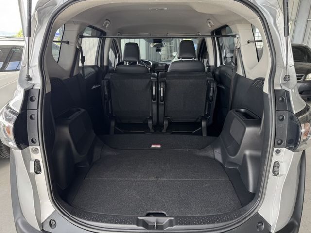 你沒看錯 ~ 我僅跑五萬多 ! I-KEY、車道偏離警示、自動緊急煞車、TCS防滑、胎壓監控、後座分離傾倒 !  第16張相片