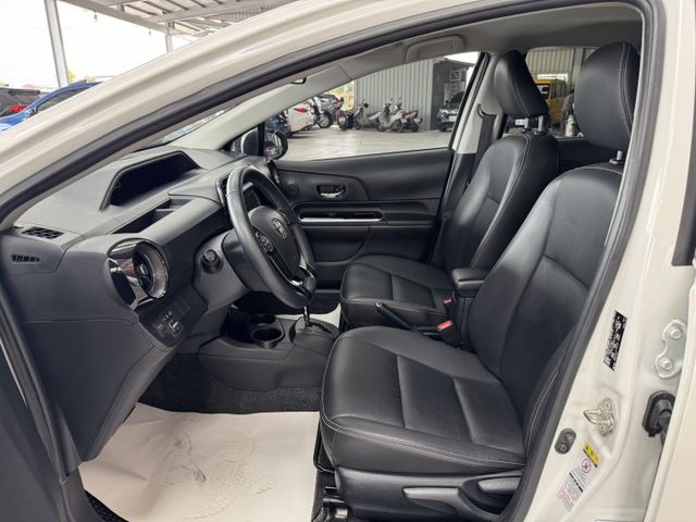 就是愛白車 ~ 定速、I-KEY、盲點偵測、恆溫空調、TCS防滑、胎壓監控、ISOFIX、後座分離傾倒 !  第2張相片