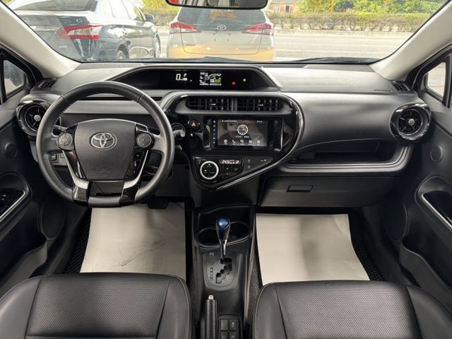 就是愛白車 ~ 定速、I-KEY、盲點偵測、恆溫空調、TCS防滑、胎壓監控、ISOFIX、後座分離傾倒 !  第4張相片