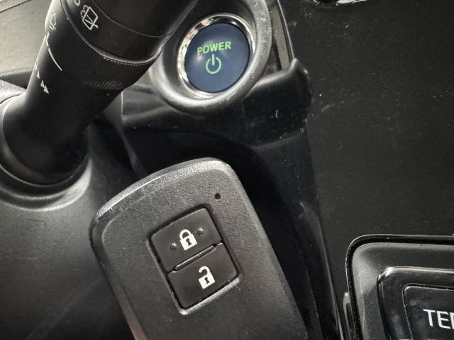 就是愛白車 ~ 定速、I-KEY、盲點偵測、恆溫空調、TCS防滑、胎壓監控、ISOFIX、後座分離傾倒 !  第9張相片