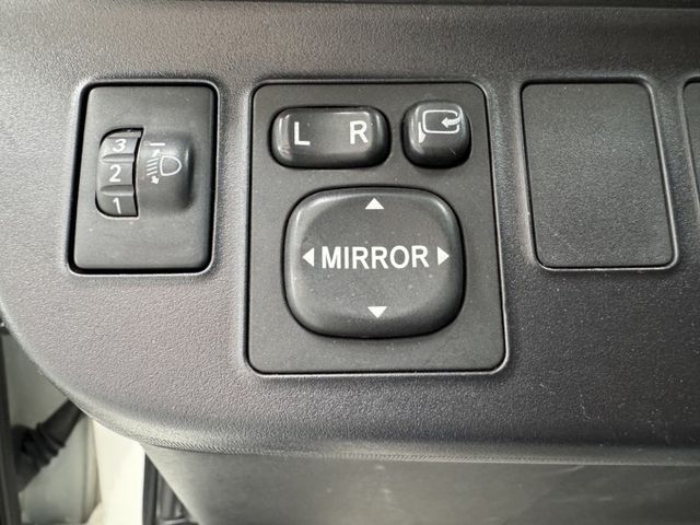 就是愛白車 ~ 定速、I-KEY、盲點偵測、恆溫空調、TCS防滑、胎壓監控、ISOFIX、後座分離傾倒 !  第10張相片