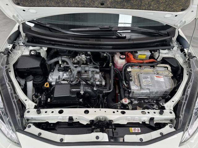 就是愛白車 ~ 定速、I-KEY、盲點偵測、恆溫空調、TCS防滑、胎壓監控、ISOFIX、後座分離傾倒 !  第13張相片