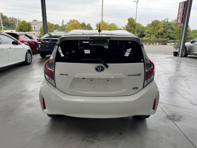 就是愛白車 ~ 定速、I-KEY、盲點偵測、恆溫空調、TCS防滑、胎壓監控、ISOFIX、後座分離傾倒 !  第14張相片