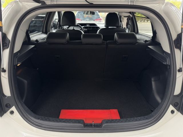 就是愛白車 ~ 定速、I-KEY、盲點偵測、恆溫空調、TCS防滑、胎壓監控、ISOFIX、後座分離傾倒 !  第15張相片