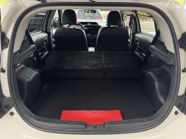 就是愛白車 ~ 定速、I-KEY、盲點偵測、恆溫空調、TCS防滑、胎壓監控、ISOFIX、後座分離傾倒 !  第16張相片