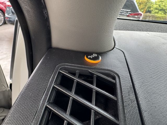 就是愛白車 ~ 定速、I-KEY、盲點偵測、恆溫空調、TCS防滑、胎壓監控、ISOFIX、後座分離傾倒 !  第19張相片