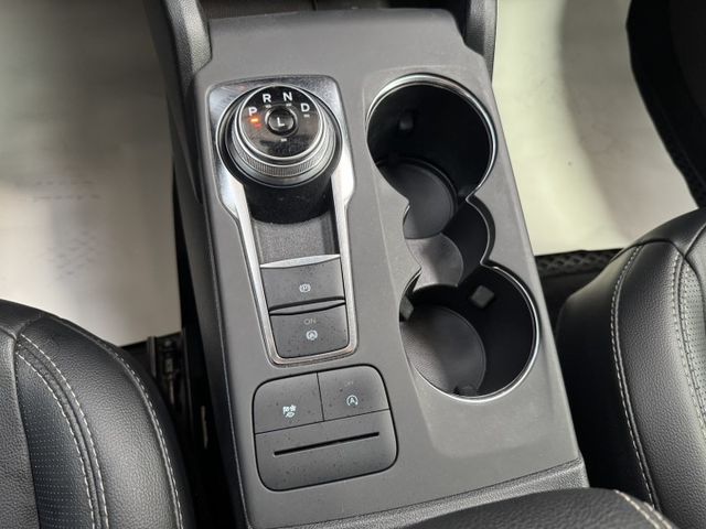 網友專屬優惠實施中 ~ 定速、渦輪增壓、左右獨立空調、盲點偵測、ACC、TCS防滑、胎壓監控 !  第8張相片