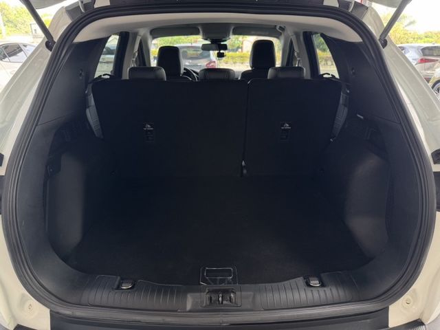 網友專屬優惠實施中 ~ 定速、渦輪增壓、左右獨立空調、盲點偵測、ACC、TCS防滑、胎壓監控 !  第14張相片