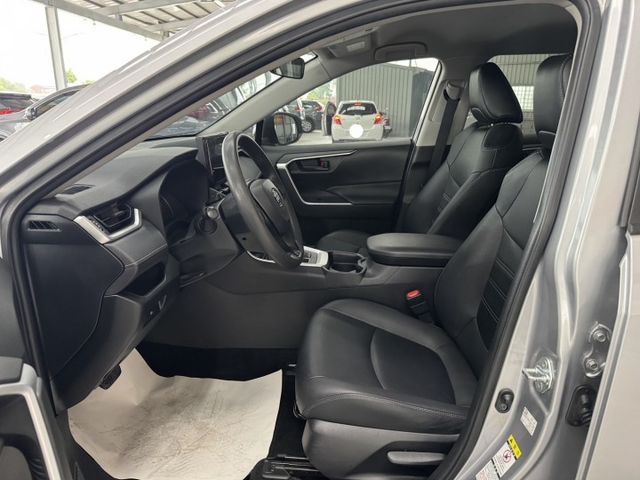 網友專屬優惠實施中 ~ 定速、ACC、車偏、煞停、TCS防滑、胎壓監控、後座出風口 ! 可全貸 ~  第2張相片