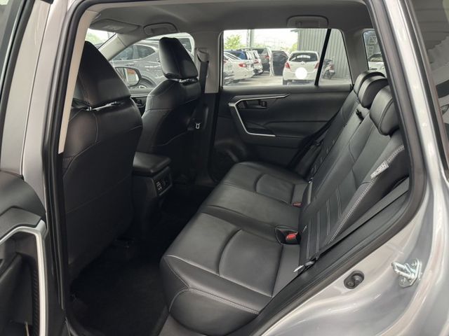 網友專屬優惠實施中 ~ 定速、ACC、車偏、煞停、TCS防滑、胎壓監控、後座出風口 ! 可全貸 ~  第3張相片