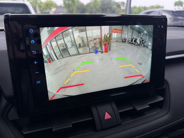 網友專屬優惠實施中 ~ 定速、ACC、車偏、煞停、TCS防滑、胎壓監控、後座出風口 ! 可全貸 ~  第6張相片