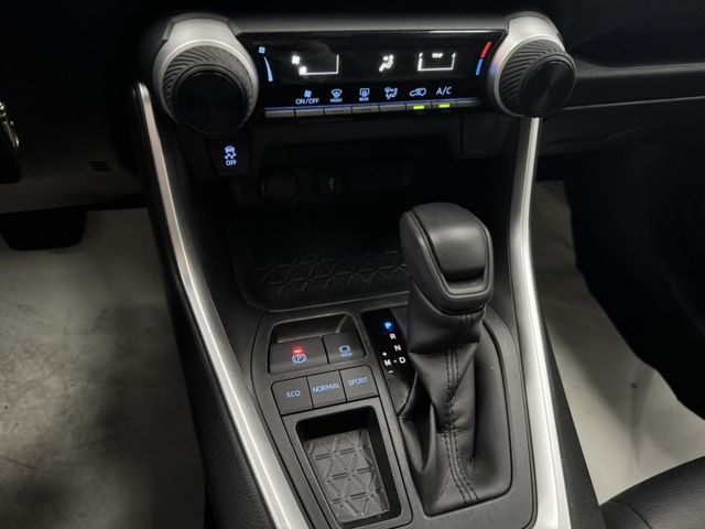 網友專屬優惠實施中 ~ 定速、ACC、車偏、煞停、TCS防滑、胎壓監控、後座出風口 ! 可全貸 ~  第7張相片