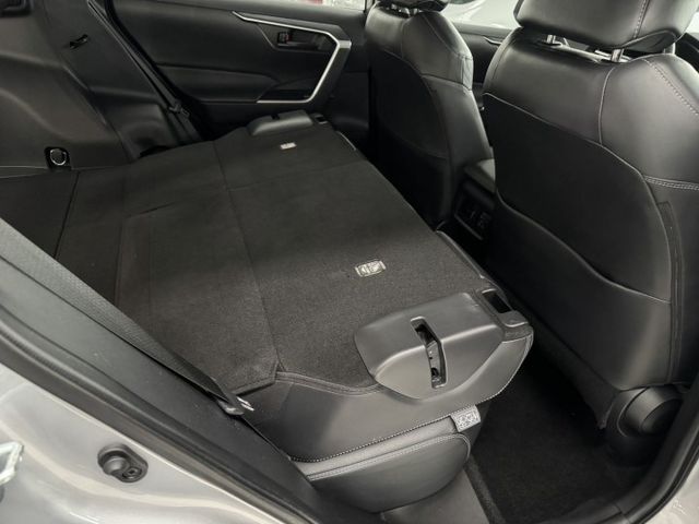 網友專屬優惠實施中 ~ 定速、ACC、車偏、煞停、TCS防滑、胎壓監控、後座出風口 ! 可全貸 ~  第15張相片