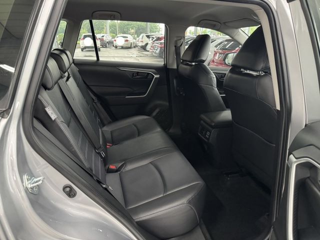 網友專屬優惠實施中 ~ 定速、ACC、車偏、煞停、TCS防滑、胎壓監控、後座出風口 ! 可全貸 ~  第16張相片