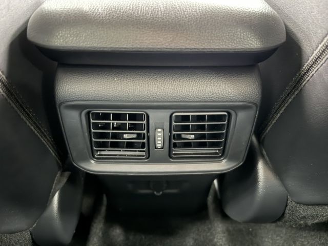 網友專屬優惠實施中 ~ 定速、ACC、車偏、煞停、TCS防滑、胎壓監控、後座出風口 ! 可全貸 ~  第17張相片