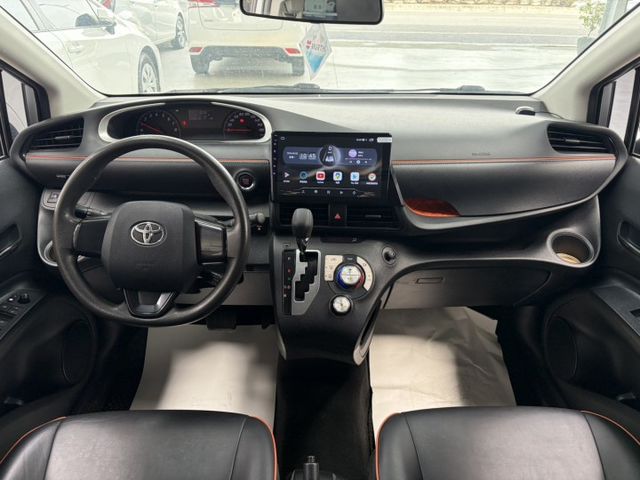 七人座 ~ 僅跑七萬多 ! I-KEY、定速、恆溫空調、TCS防滑、胎壓監控、後座出風口、後座分離傾倒 !  第5張相片