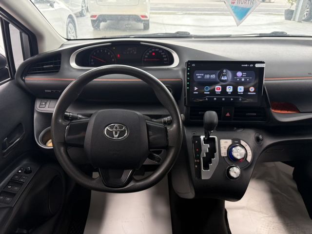 七人座 ~ 僅跑七萬多 ! I-KEY、定速、恆溫空調、TCS防滑、胎壓監控、後座出風口、後座分離傾倒 !  第6張相片