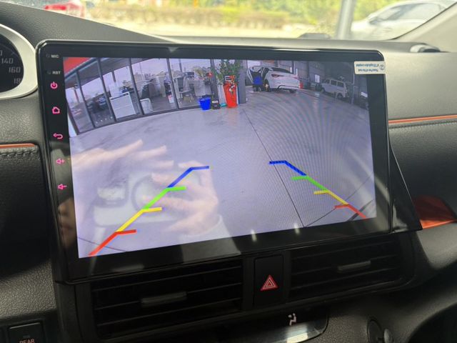 七人座 ~ 僅跑七萬多 ! I-KEY、定速、恆溫空調、TCS防滑、胎壓監控、後座出風口、後座分離傾倒 !  第7張相片