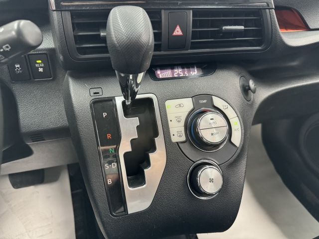 七人座 ~ 僅跑七萬多 ! I-KEY、定速、恆溫空調、TCS防滑、胎壓監控、後座出風口、後座分離傾倒 !  第10張相片