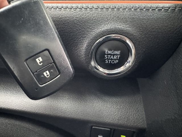 七人座 ~ 僅跑七萬多 ! I-KEY、定速、恆溫空調、TCS防滑、胎壓監控、後座出風口、後座分離傾倒 !  第11張相片