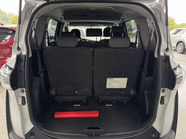 七人座 ~ 僅跑七萬多 ! I-KEY、定速、恆溫空調、TCS防滑、胎壓監控、後座出風口、後座分離傾倒 !  第15張相片