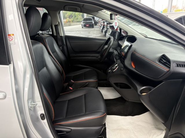 七人座 ~ 僅跑七萬多 ! I-KEY、定速、恆溫空調、TCS防滑、胎壓監控、後座出風口、後座分離傾倒 !  第20張相片