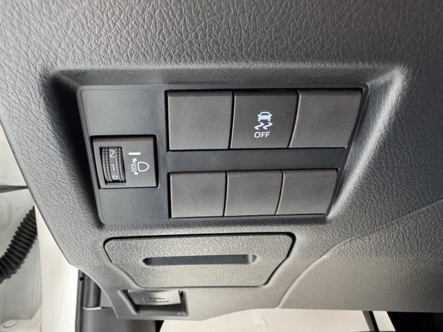 就是愛白車 ! 大螢幕安卓機、TCS防滑、胎壓監控、光感應頭燈、衛星導航、倒車顯影、ISOFIX !  第12張相片