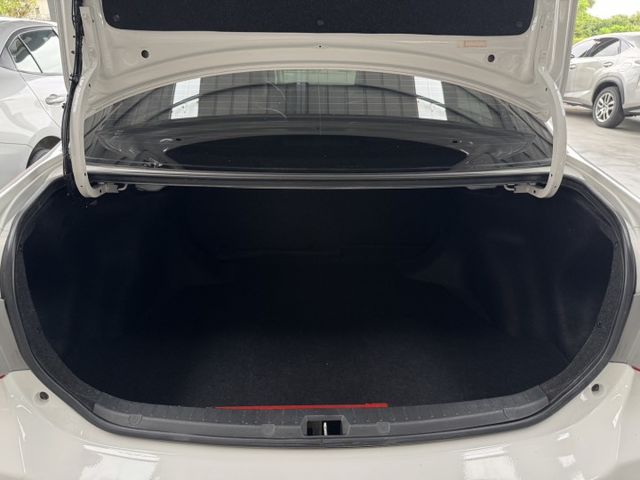 小改款7速手自排~ 定速、大螢幕安卓機、恆溫空調、抬頭顯示器、衛星導航、倒車顯影、後座分離傾倒 !  第15張相片