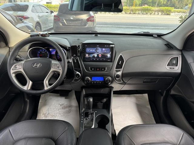 買車免求人~月繳4888輕鬆開回家 ~ 定速、電動座椅、抬頭顯示器、左右獨立空調、TCS防滑、後座分離傾倒~僅跑15萬  第4張相片