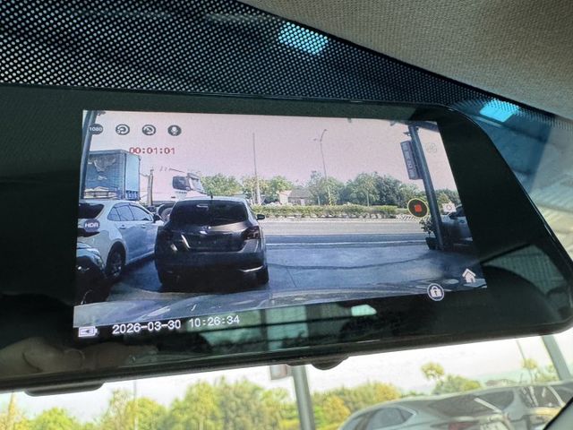 買車免求人~月繳4888輕鬆開回家 ~ 定速、電動座椅、抬頭顯示器、左右獨立空調、TCS防滑、後座分離傾倒~僅跑15萬  第9張相片