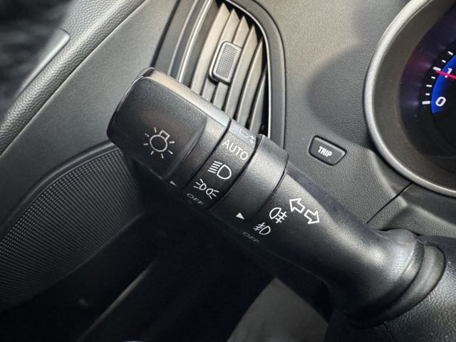 買車免求人~月繳4888輕鬆開回家 ~ 定速、電動座椅、抬頭顯示器、左右獨立空調、TCS防滑、後座分離傾倒~僅跑15萬  第12張相片