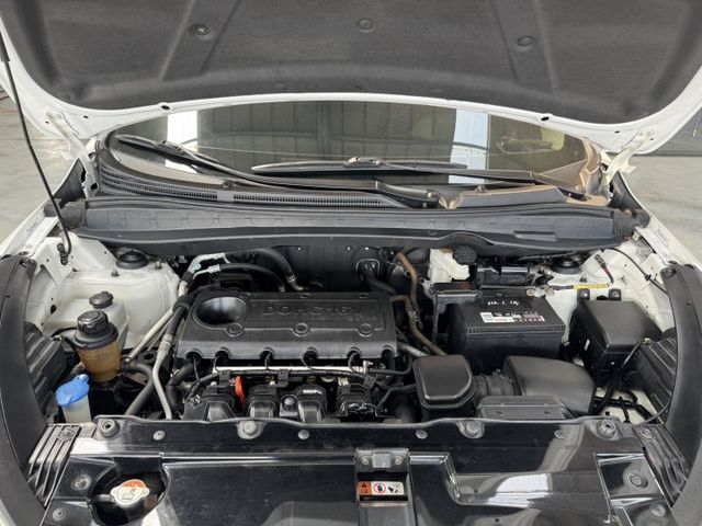 買車免求人~月繳4888輕鬆開回家 ~ 定速、電動座椅、抬頭顯示器、左右獨立空調、TCS防滑、後座分離傾倒~僅跑15萬  第14張相片