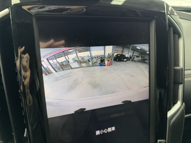 僅跑八萬多 !  定速、渦輪增壓、恆溫空調、TCS防滑、胎壓監控、後座出風口、車頂行李架、後座分離傾倒 !  第6張相片