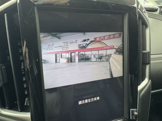 僅跑八萬多 !  定速、渦輪增壓、恆溫空調、TCS防滑、胎壓監控、後座出風口、車頂行李架、後座分離傾倒 !  第7張相片