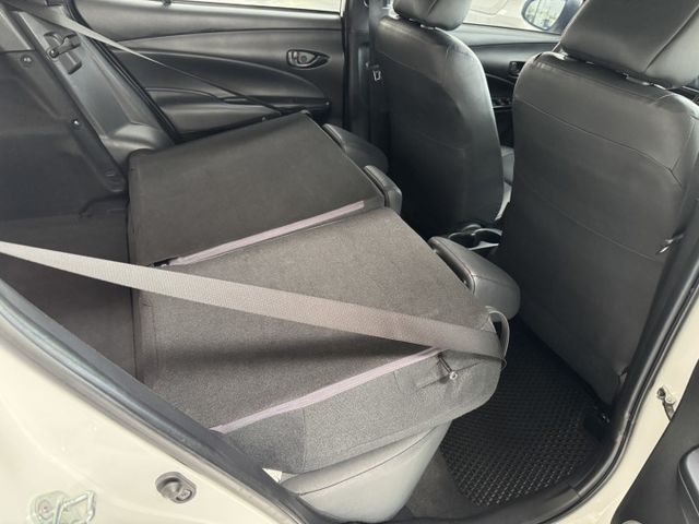 原廠保固中 ! 就是愛白車 ~ TCS防滑、胎壓監控、倒車顯影、ISOFIX、光感應頭燈、後座分離傾倒 ! 可全貸 ~  第16張相片