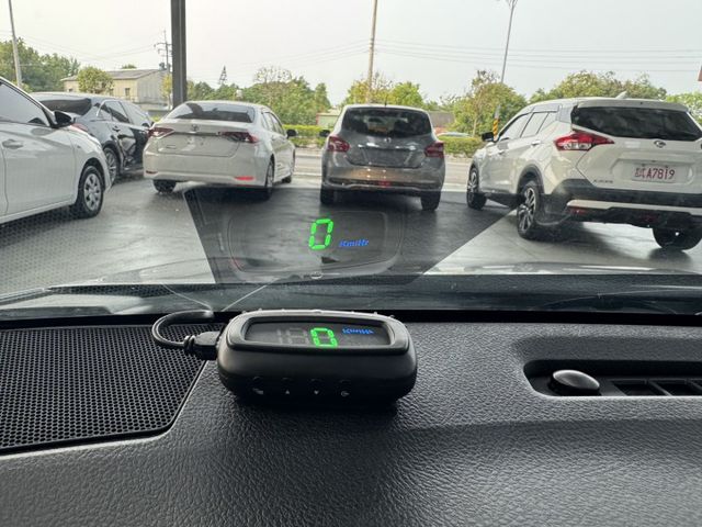新車保固中 ~ TCS防滑、胎壓監控、抬頭顯示器、倒車顯影、光感應頭燈、ISOFIX ! 僅跑七萬 ~  第9張相片