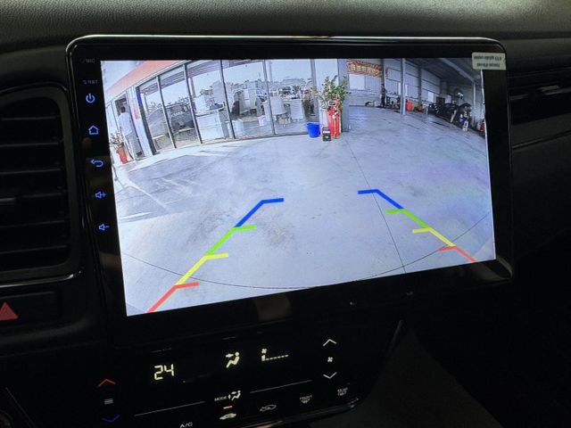 就是愛白車 ~ I-KEY、定速、換檔撥片、恆溫空調、TCS防滑、胎壓監控、後座分離傾倒 ! 可全貸 ~  第6張相片