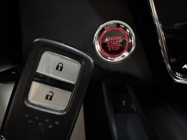 就是愛白車 ~ I-KEY、定速、換檔撥片、恆溫空調、TCS防滑、胎壓監控、後座分離傾倒 ! 可全貸 ~  第9張相片